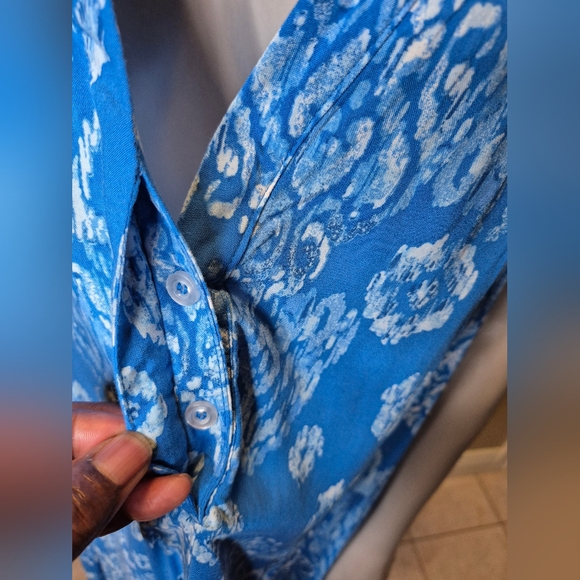 Women's Blue and White Floral Shirt Dress - Picture 16 of 16